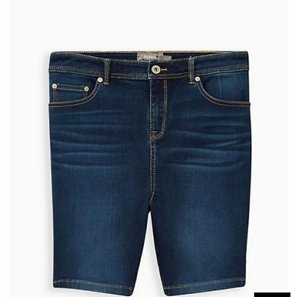 Torrid MIDFIT BERMUDA SHORT size 12